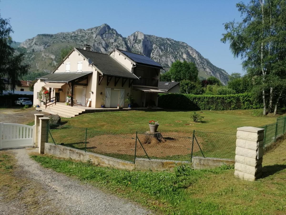 A La Joie De Vivre Chez L'Habitant Banat Bagian luar foto