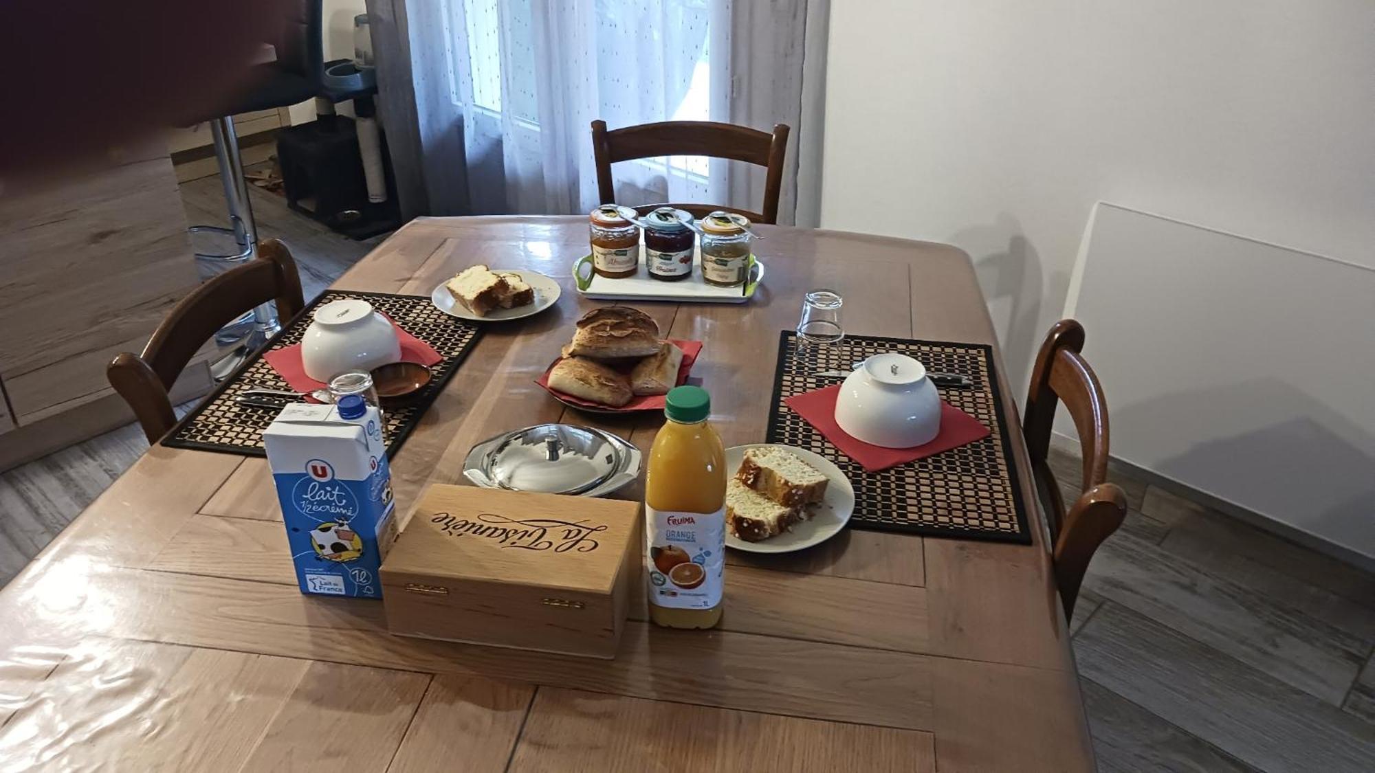 A La Joie De Vivre Chez L'Habitant Banat Bagian luar foto